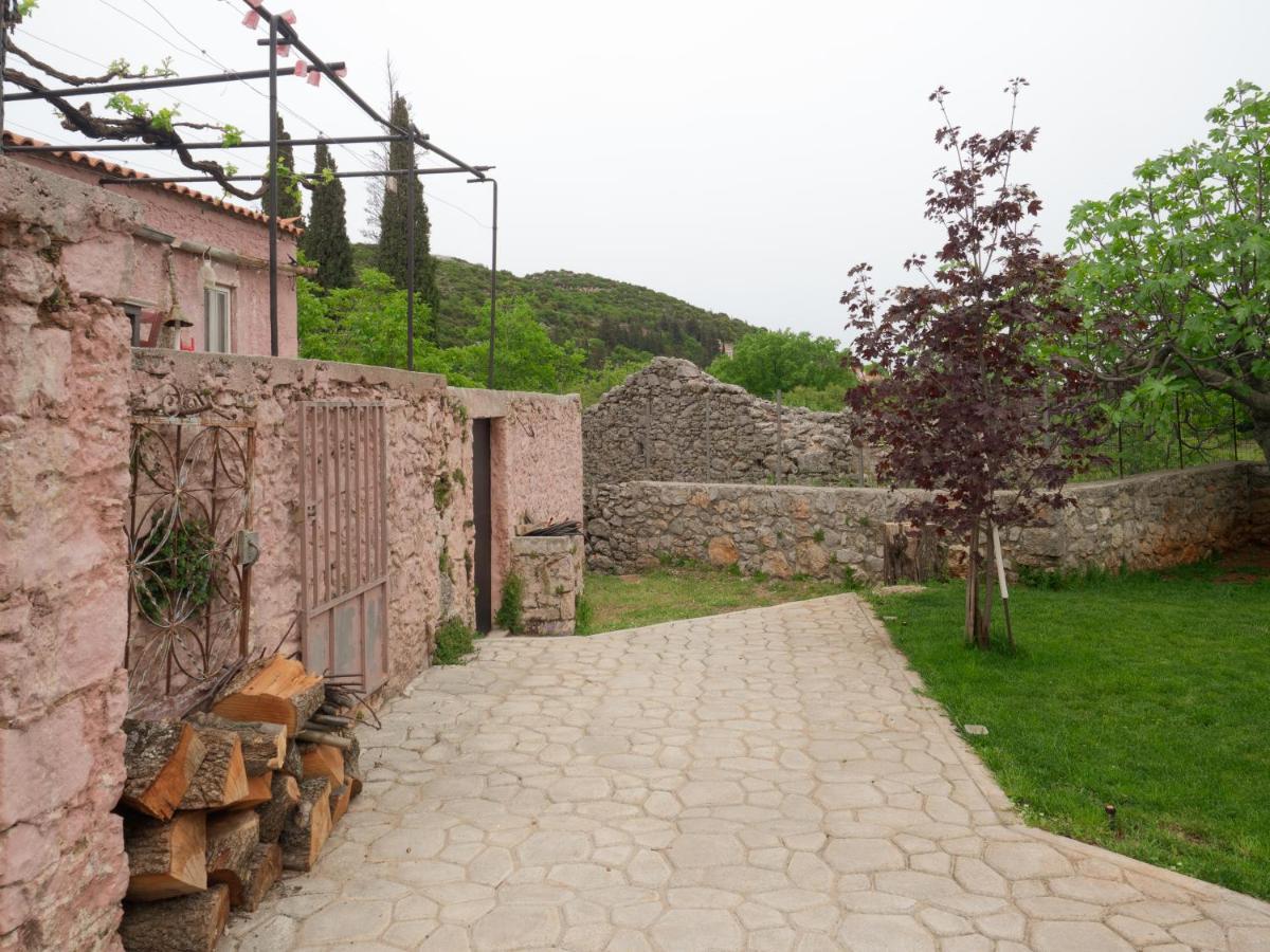 Vintage Stone-Built Country Cottage In Richea Kouloureika Экстерьер фото