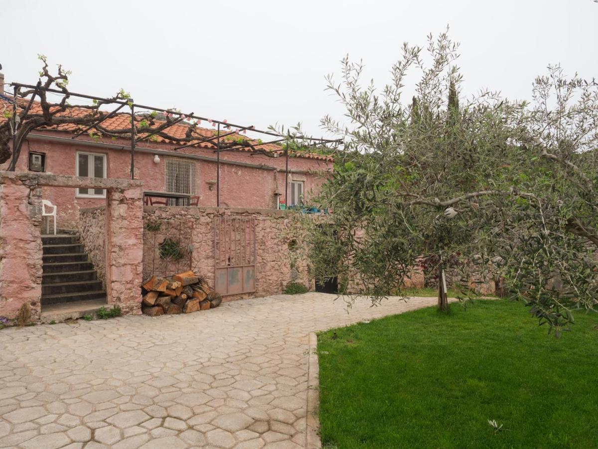 Vintage Stone-Built Country Cottage In Richea Kouloureika Экстерьер фото